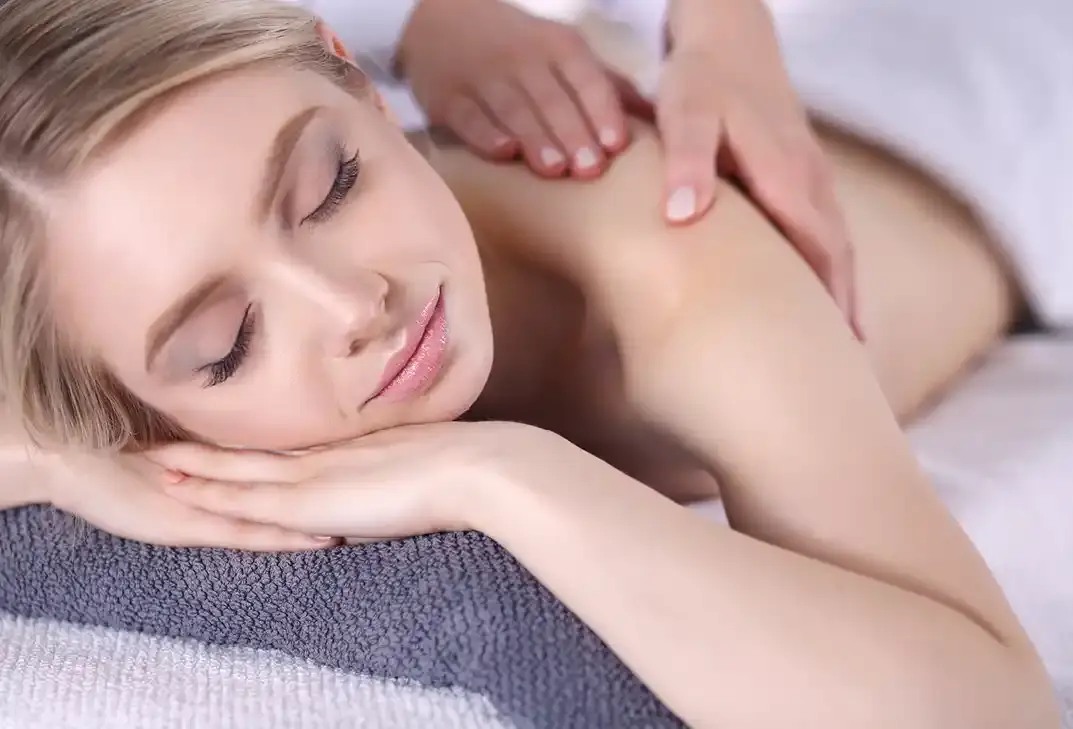 Aromatherapy Neck, Back & Shoulder Massage (25 minutes)