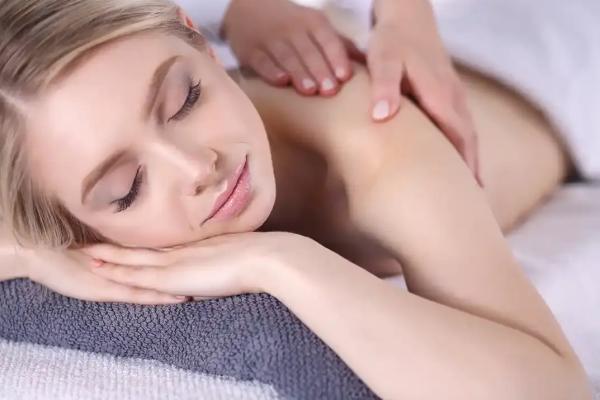 Aromatherapy Neck, Back & Shoulder Massage (25 minutes)