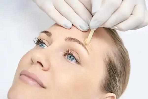 Eyebrow Shape (Wax)