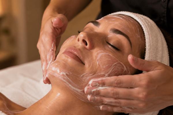 The Montchanin Glow Facial