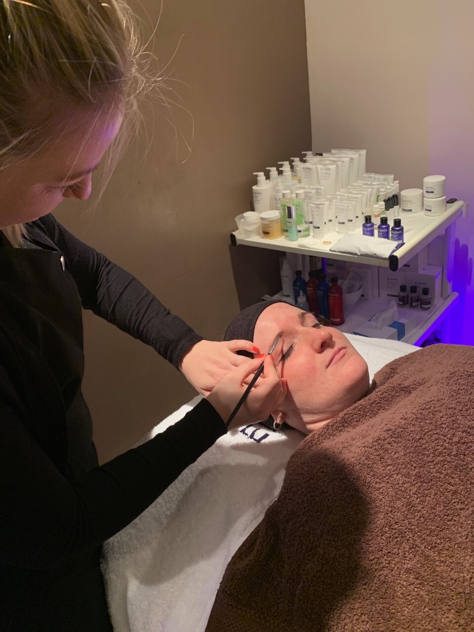 Eyebrow Tint & Shaping