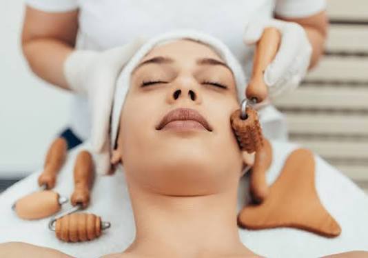 Maderotherapy Sculpting Facial