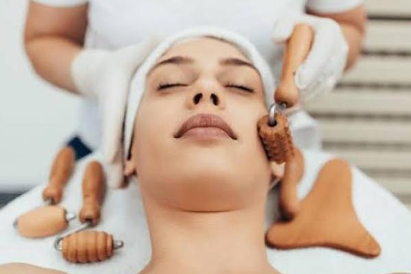 Maderotherapy Sculpting Facial