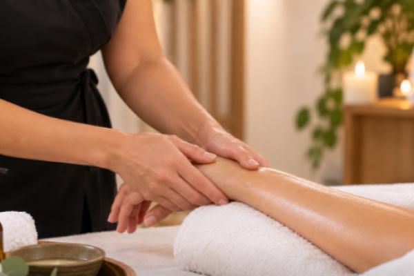 ADD ON HYDRATE & SOOTHE HAND RITUAL 15 minutes