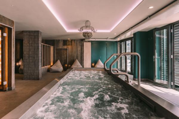 Wallow Wednesdays: Complimentary Bellini With Your Spa Experience