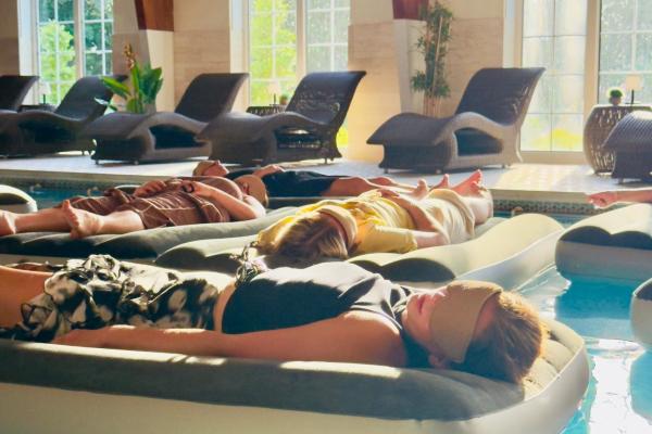 Floating Sound Bath 8-9pm includes Spa Access from 6pm