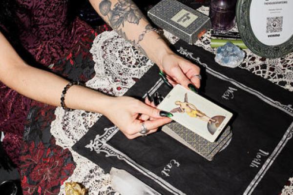 ✦ Tarot for Self-Care: An Autumn Ritual