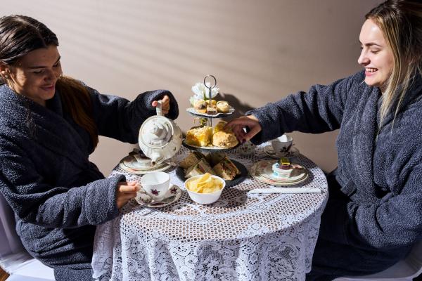 Spa and Afternoon Tea Indulgence - for two / Sba a The Prynhawn - I Ddau