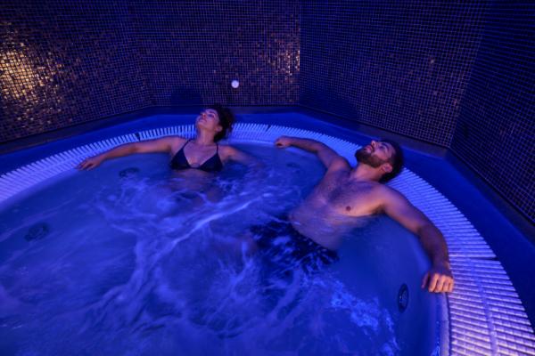 Spa Twogether / Sba i Ddau