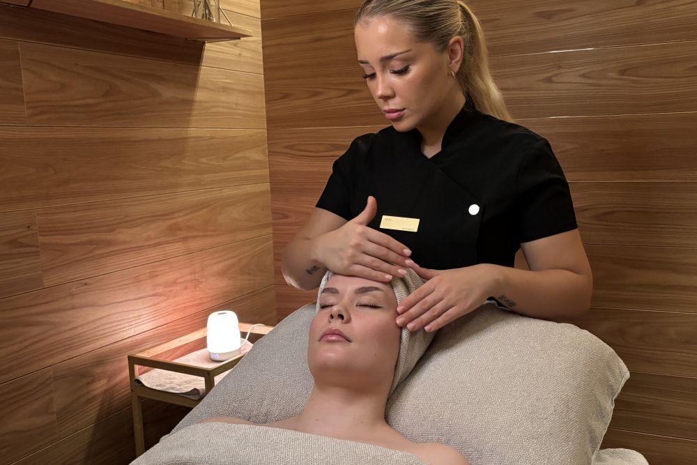 Omorovicza: The Hydra Mineral Skin Therapy Session 50 min