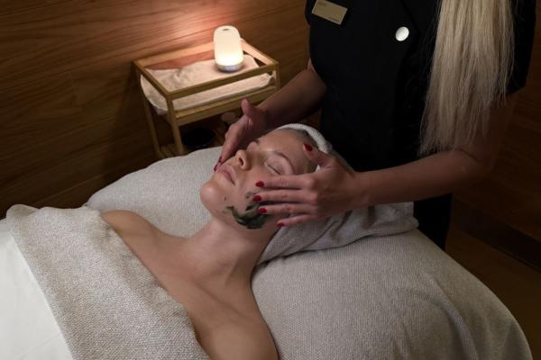 Omorovicza: The Moor Mud Skin Therapy Session 50 min