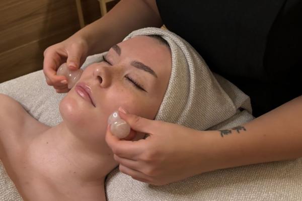 Omorovicza: The Queen Soothing Skin Therapy Session 80 min