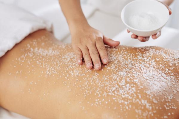 ELEMIS EXPERT™ Frangipani Intensely Cleansing Salt Scrub