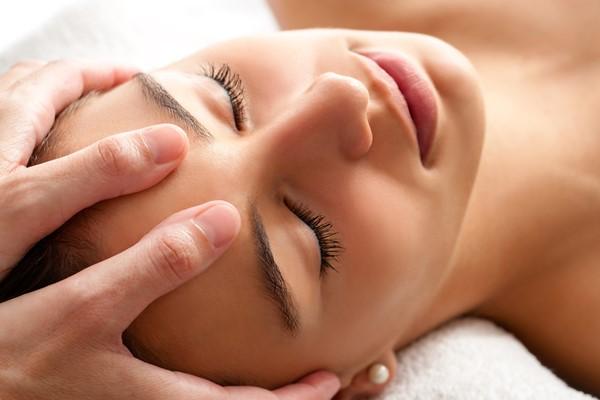 Elemis Expert Touch Facial