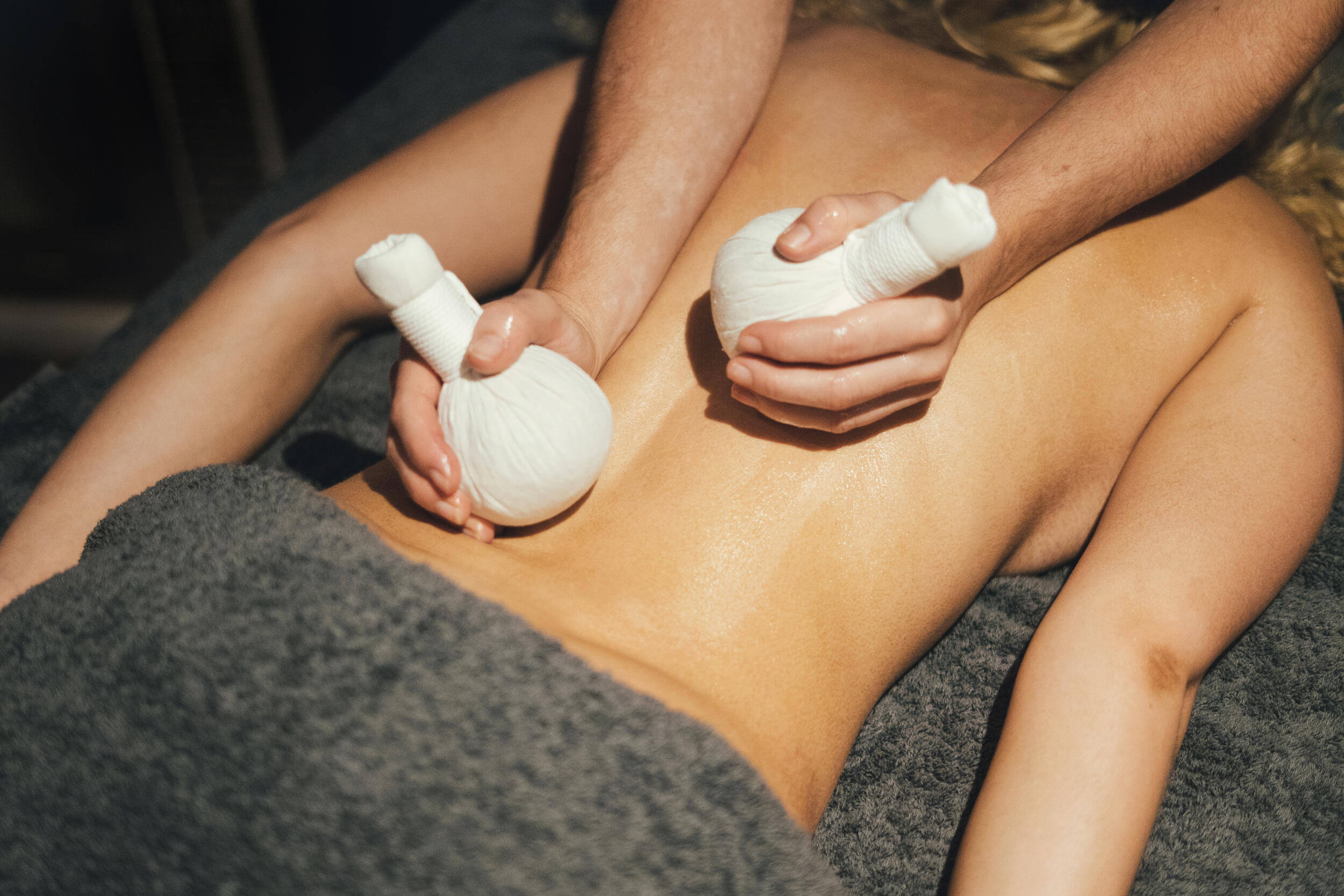 Herbal Heated Poultice Massage