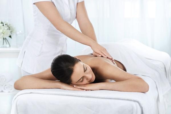 Elemis Expert Touch 55min Deep Tissue or Hot Stone Massage