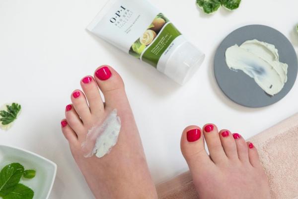 OPI Signature Pedicure with Nail Lacquer Finish