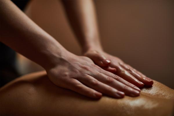 Cinnamon Body Massage