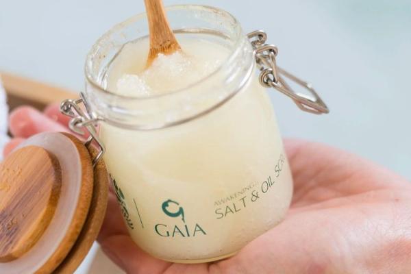 Gaia Salt & Oil Scrub - 40 Minutes
