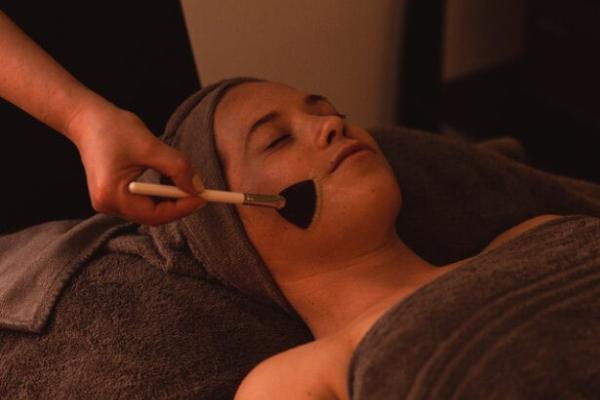 OSKIA Indulgent Escape Facial