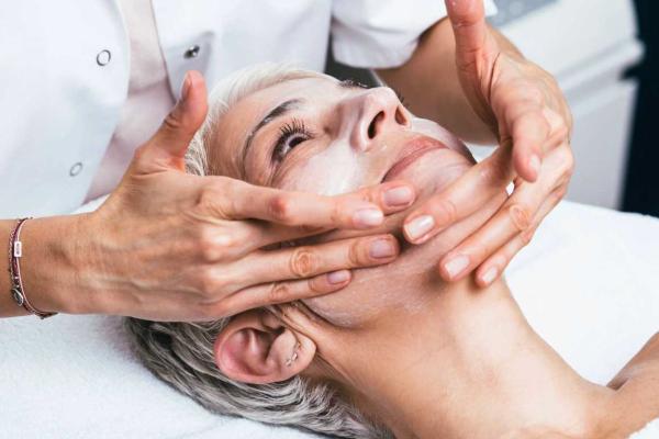 Exfoliating Clear Skin | iS Clinical