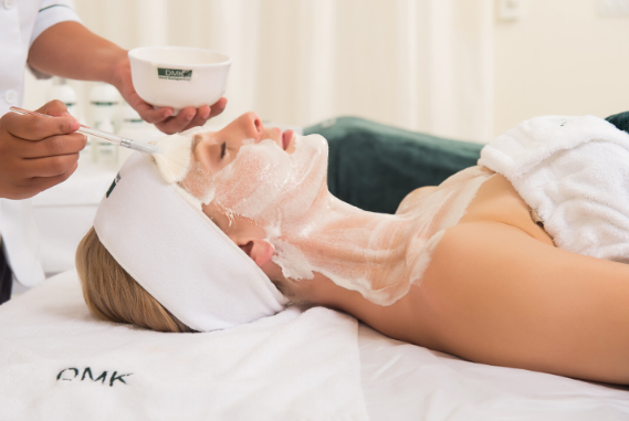 DMK Instant Lift 1h 45 min -kasvohoito