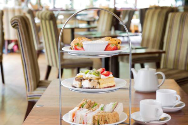 AFTERNOON TEA WITH PROSECCO FOR 1