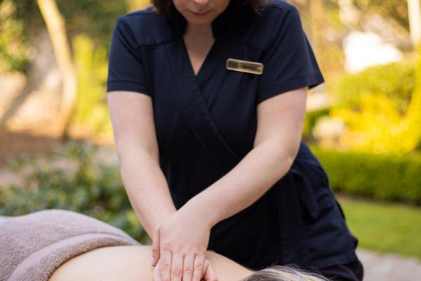 ‘TÓG GO BOG É’ FULL BODY MASSAGE 60 minutes
