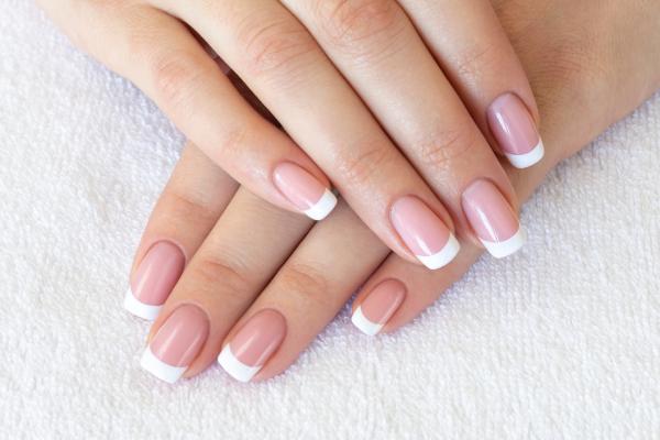 French Polish Nails 40min