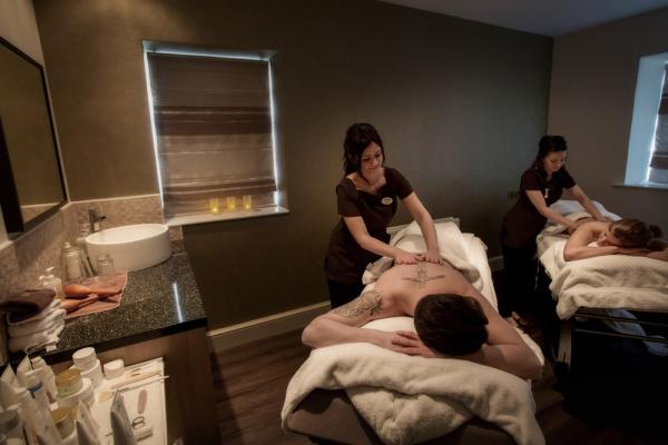 couples massage treatment