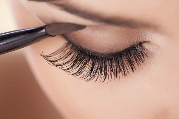 Make up Application with Eyelashes