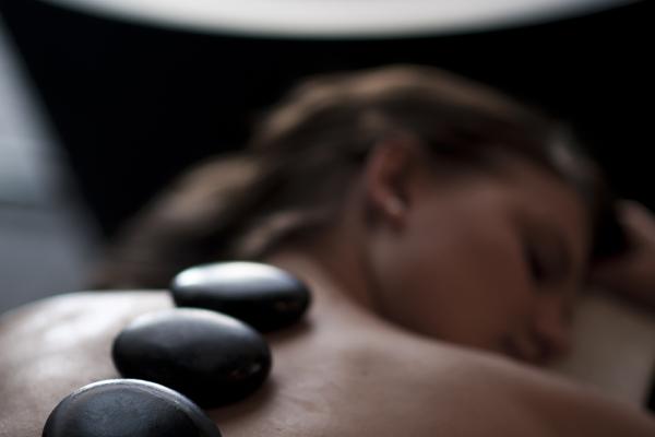 Massasje med varme stener 50 min