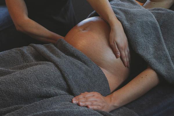 ELEMIS EXPERT™  PEACEFUL PREGNANCY MASSAGE