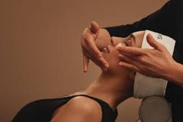 ELEMIS Expert™ Touch Renew Facial