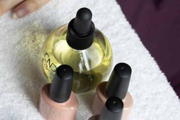 Fjerning av shellac før behandling- Removal of Shellac polish before new treatment