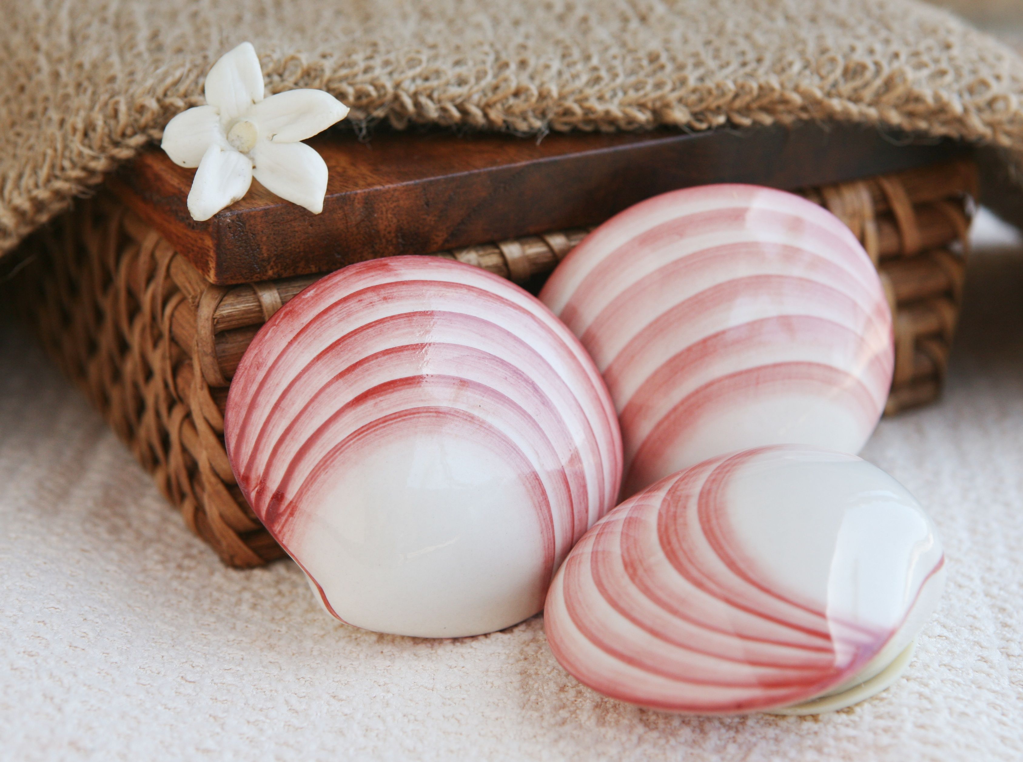 Lava Shell 75 Minute Body Massage