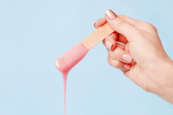 Voksing av overleppe/ Waxing Of Upper Lip