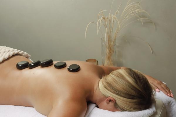 Hot stone massage  50min / 95€
