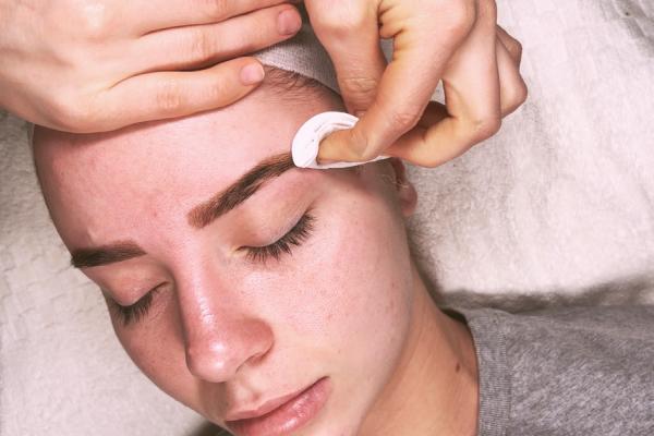 Eyebrow Wax & Brow Tint