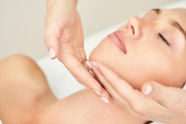 ELEMIS Expert Touch Reveal Facial
