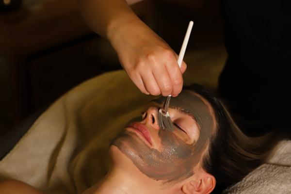 The Cleanse & Glow Facial