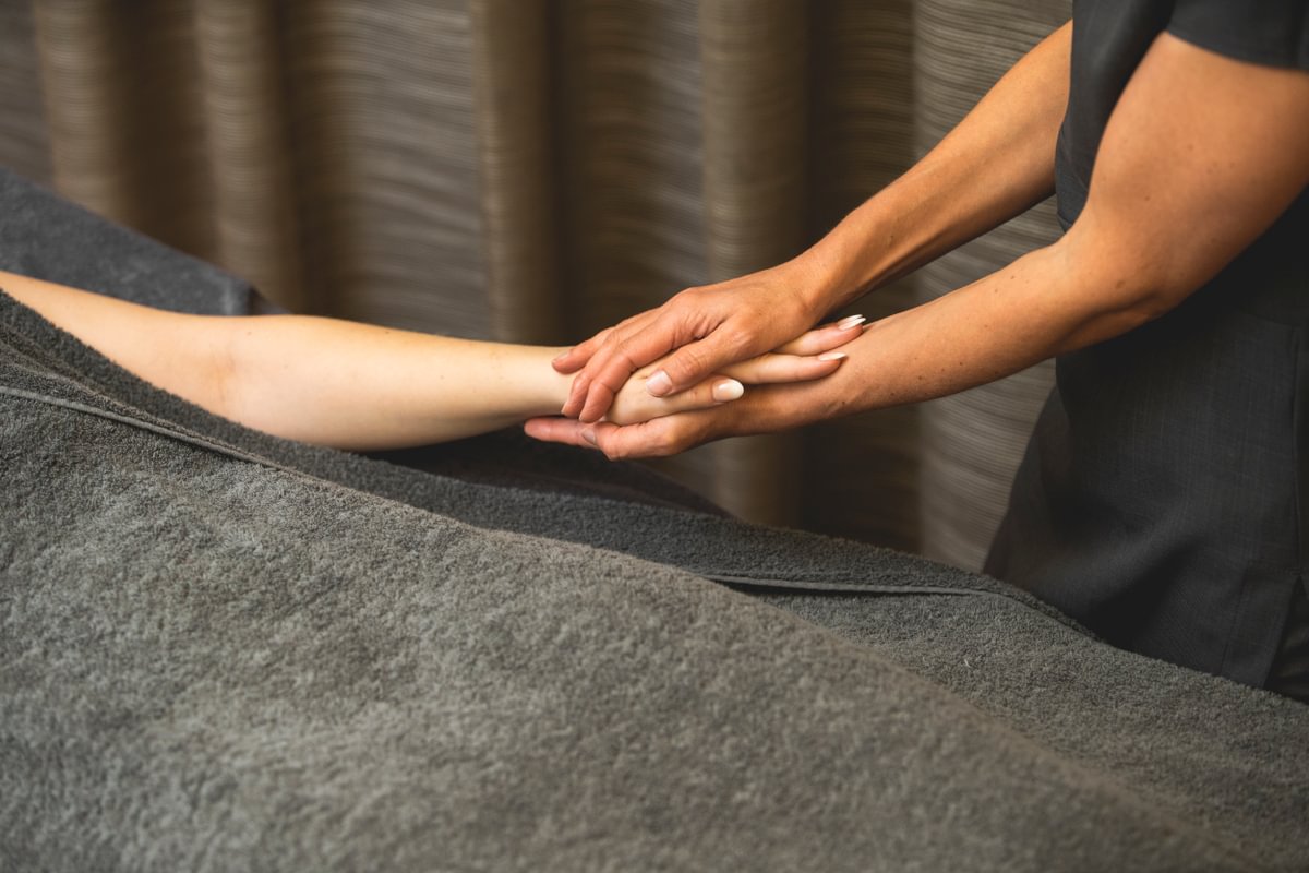 Rejuvenating Manicure | 50 Minutes | Standard Polish