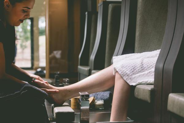 Essential Pedicure | 45 Minutes | Standard Polish