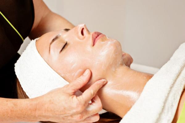 Manual Lymphatic Facial