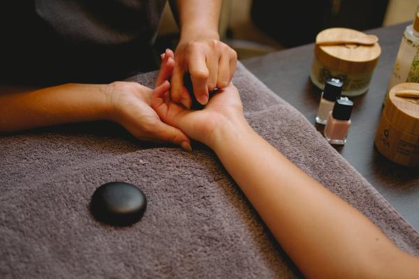 Luxury Manicure | 75 Minutes