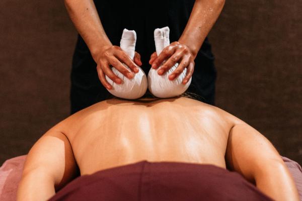 Hot Poultice Massage: 75 Minutes*