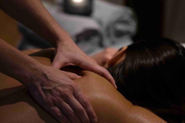Relaxing Hot Stone Massage 75min