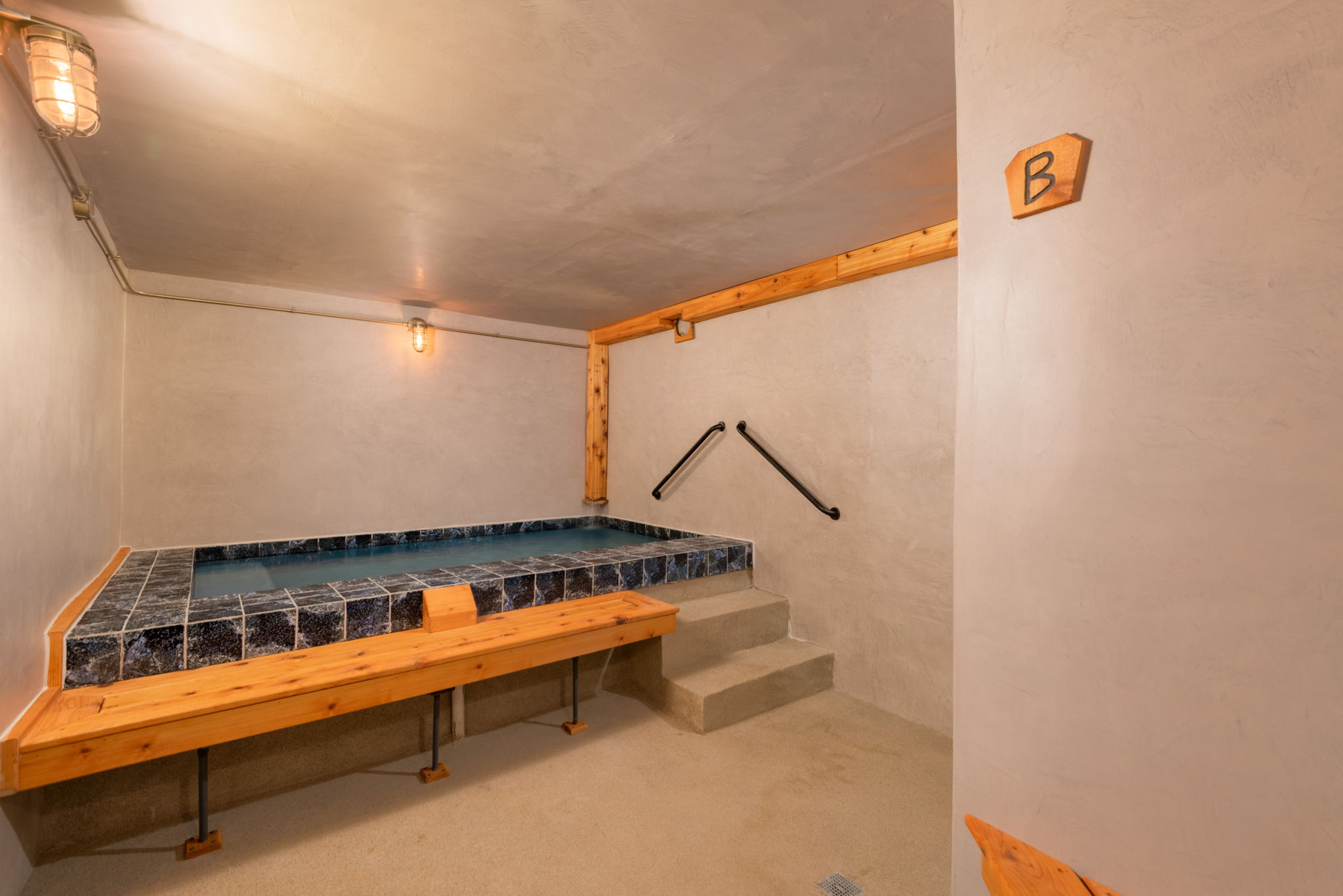 1 Hour Birch Indoor Private Bath | 4 People Max