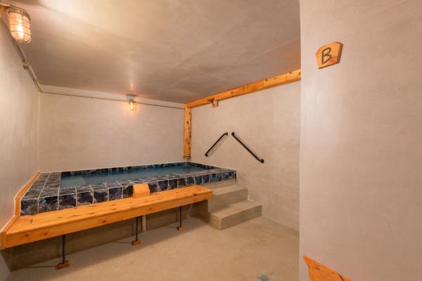 1 Hour Birch Indoor Private Bath | 4 People Max