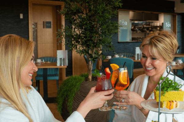Afternoon Tea With A Shellac Manicure